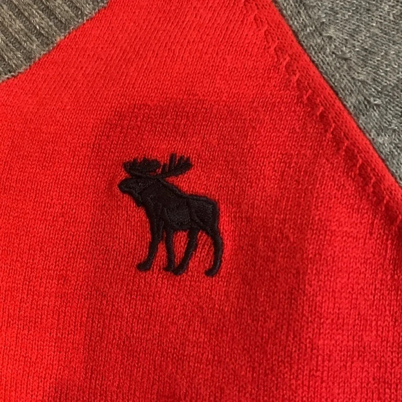 Abercrombie kids v neck sweater - Picture 3 of 4